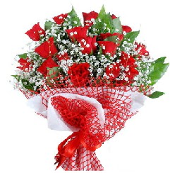 11 kırmızı gülden buket  Bingöl Gölüm Çiçek 14 şubat sevgililer günü çiçek 