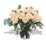 11 adet beyaz gül vazoda  Bingöl Gölüm Çiçek İnternetten çiçek siparişi 