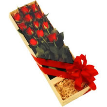 kutuda 12 adet kirmizi gül   Bingöl Gölüm Çiçek çiçek yolla 
