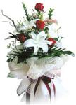  Bingöl Gölüm Çiçek ucuz çiçek gönder  4 kirmizi gül , 1 dalda 3 kandilli kazablanka