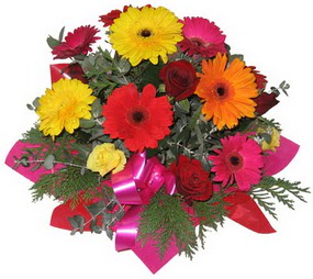 Karisik mevsim çiçeklerinden buket  Bingöl Gölüm Çiçek hediye sevgilime hediye çiçek 