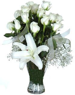 cam içerisinde 11 beyaz gül ve 1 kazablanka  Bingöl Gölüm Çiçek çiçek siparişi sitesi 