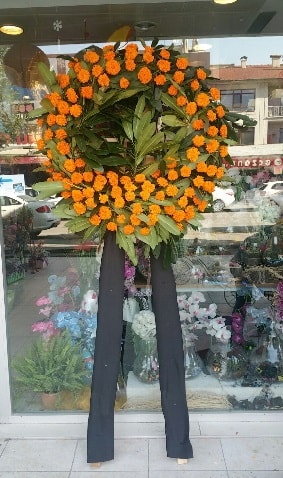 Cenaze çiçeği cenaze çelengi çiçek modeli  Bingöl Gölüm Çiçek çiçek gönderme 